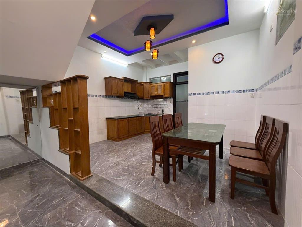 Cần bán gấp nhà 3 tầng hẻm lê hồng phong dt 73,4m2, kdc đông đúc, an ninh, gần biển, sẵn sổ, 4,5 tỷ