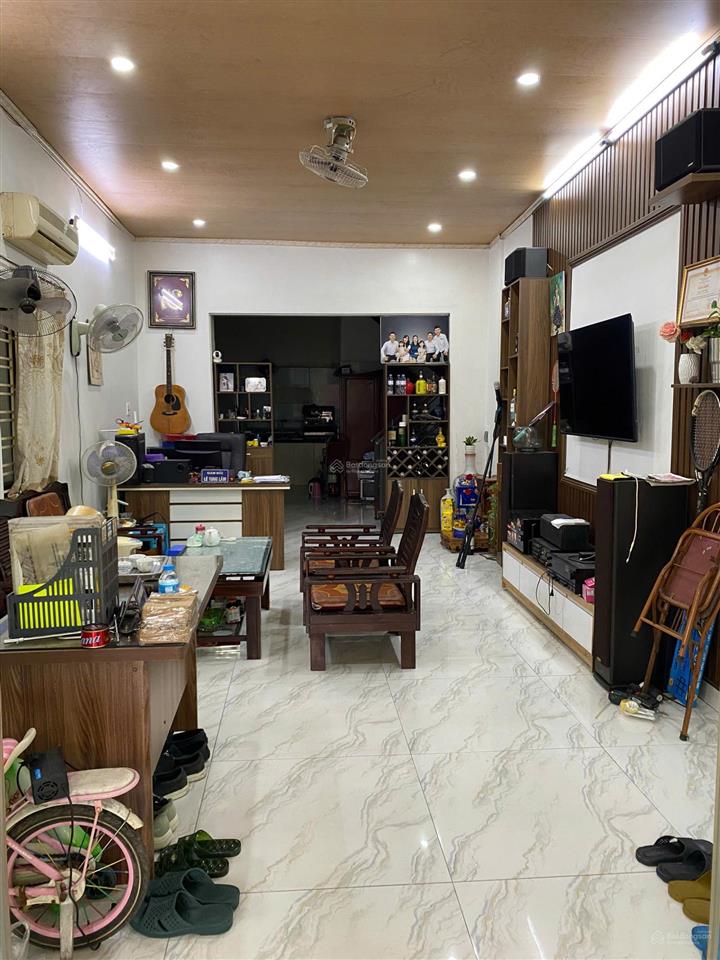 Đình đông 70m2 x 2.5 tầng  mặt ngõ oto qua cửa  lô góc 3 mặt thoáng  sân cổng riêng  đất nở hậu