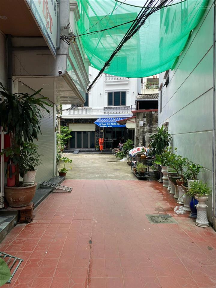 Đình đông 70m2 x 2.5 tầng  mặt ngõ oto qua cửa  lô góc 3 mặt thoáng  sân cổng riêng  đất nở hậu