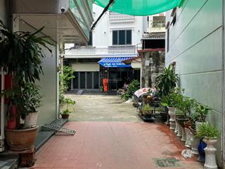 Đình đông 70m2 x 2.5 tầng  mặt ngõ oto qua cửa  lô góc 3 mặt thoáng  sân cổng riêng  đất nở hậu