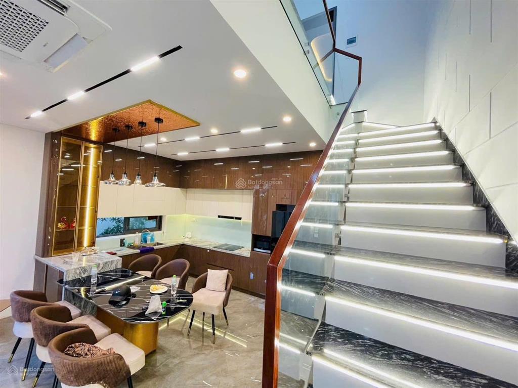 Cho thuê bt 5pn 5wc 300m2, giá 60 triệu ở nguyễn sơn, hải châu, đà nẵng