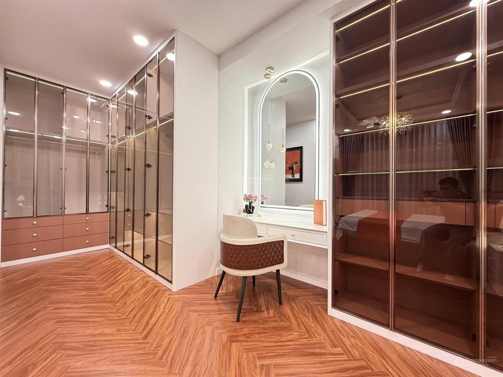 Bán penthouse 3pn+1 ngay khu landmark 81, nội thất mới 100%, sẵn sổ hồng, giá 25.9 tỷ còn tl