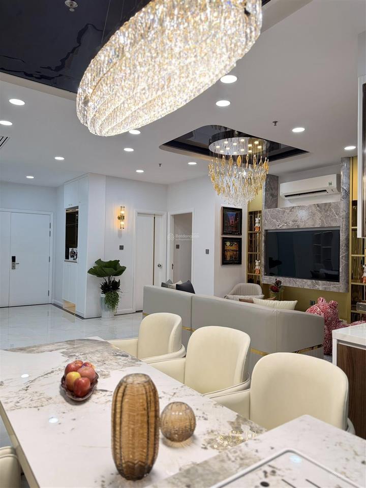 Bán penthouse 3pn+1 ngay khu landmark 81, nội thất mới 100%, sẵn sổ hồng, giá 25.9 tỷ còn tl