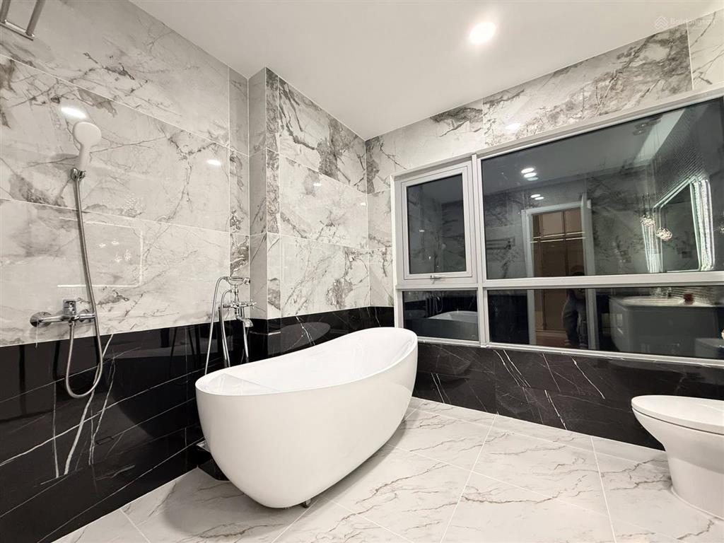 Bán penthouse 3pn+1 ngay khu landmark 81, nội thất mới 100%, sẵn sổ hồng, giá 25.9 tỷ còn tl