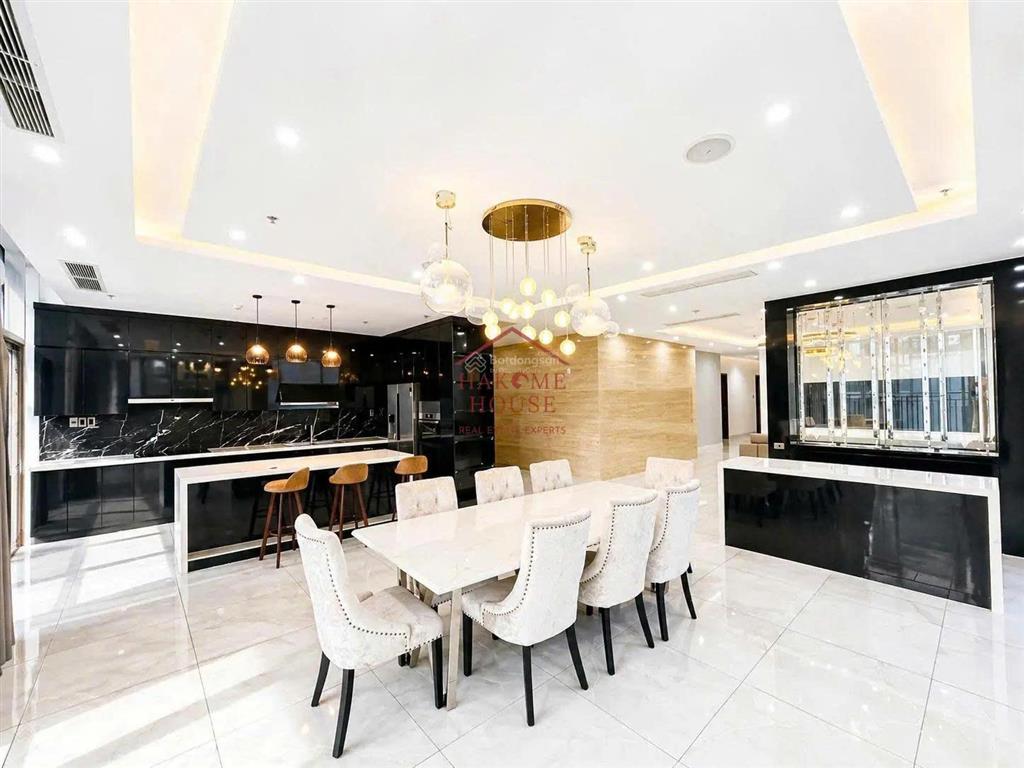 Cho thuê siêu penthouse 300m2 tòa landmark, nội thất luxury, sân vườn lớn, dọn vào ngay