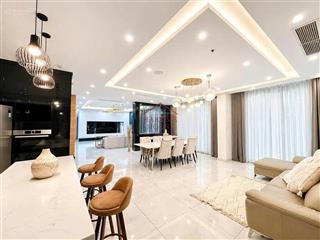 Cho thuê siêu penthouse 300m2 tòa landmark, nội thất luxury, sân vườn lớn, dọn vào ngay