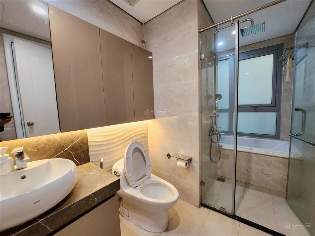 Cho thuê 2pn 84m2 view sông, full nội thất xịn đẹp tại vinhomes central park, giá 28tr bao phí tl