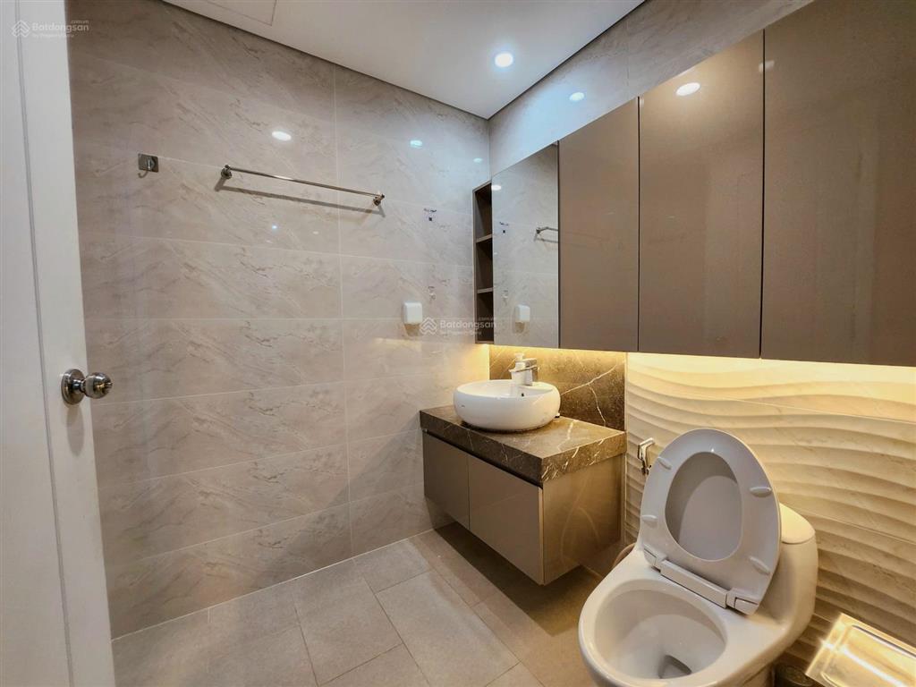 Cho thuê 2pn 84m2 view sông, full nội thất xịn đẹp tại vinhomes central park, giá 28tr bao phí tl