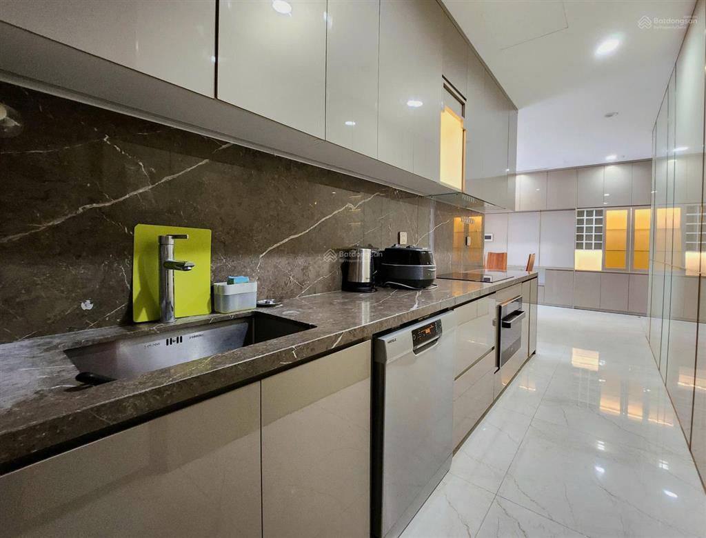 Cho thuê 2pn 84m2 view sông, full nội thất xịn đẹp tại vinhomes central park, giá 28tr bao phí tl