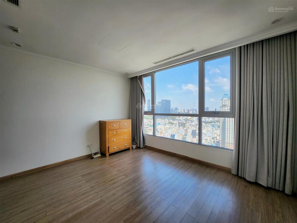 Cho thuê căn hộ 3pn 127m2 giá tốt chỉ 32tr/tháng, nhà mát view thoáng, phòng khách cực rộng