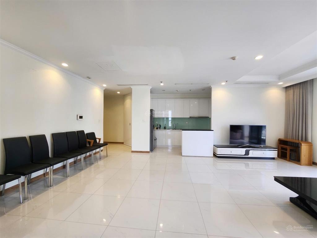 Cho thuê căn hộ 3pn 127m2 giá tốt chỉ 32tr/tháng, nhà mát view thoáng, phòng khách cực rộng