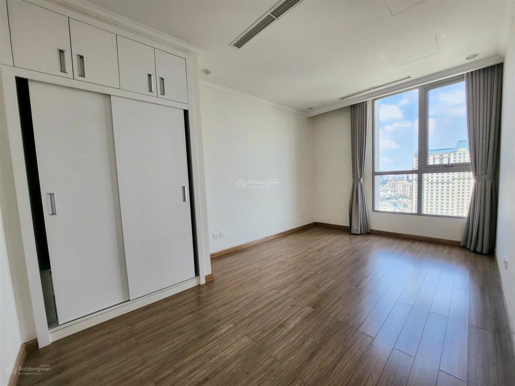 Cho thuê căn hộ 3pn 127m2 giá tốt chỉ 32tr/tháng, nhà mát view thoáng, phòng khách cực rộng