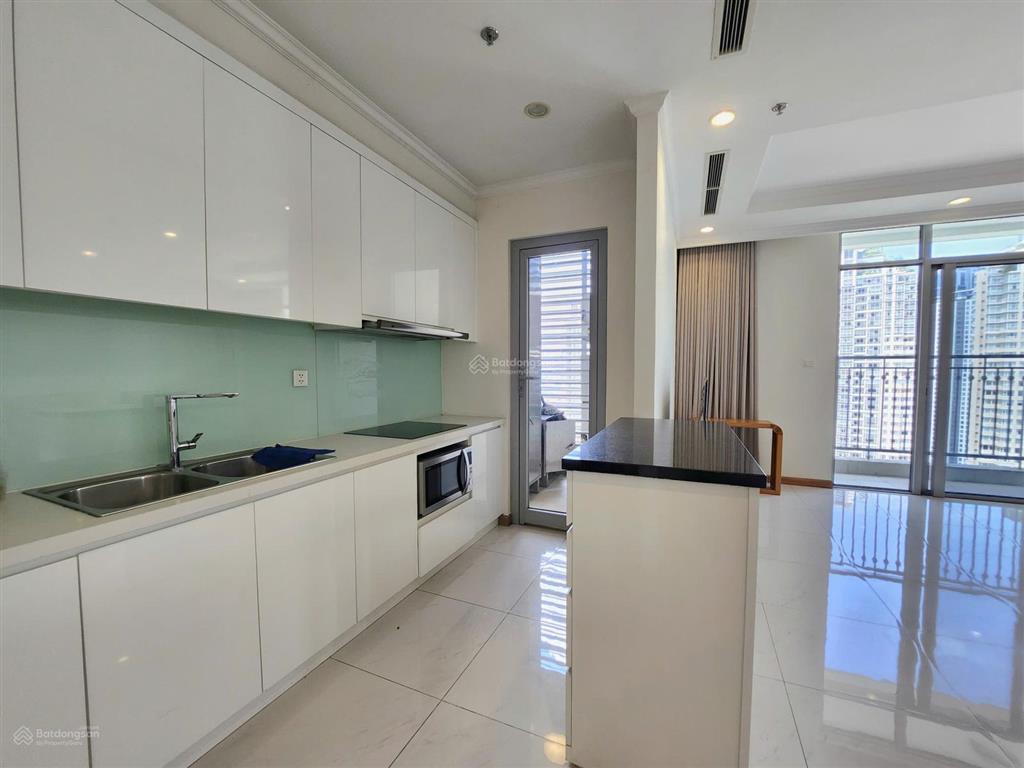 Cho thuê căn hộ 3pn 127m2 giá tốt chỉ 32tr/tháng, nhà mát view thoáng, phòng khách cực rộng