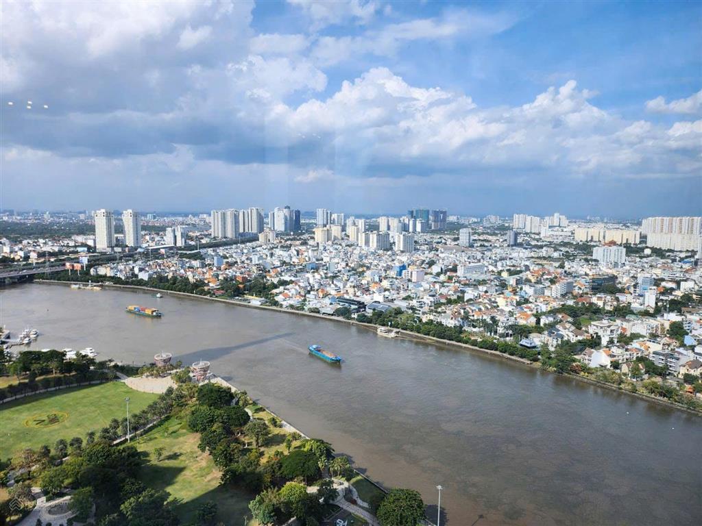 Cho thuê siêu căn hộ penthouse 494m2, thiết kế thông tầng hiếm, view sông không chắn