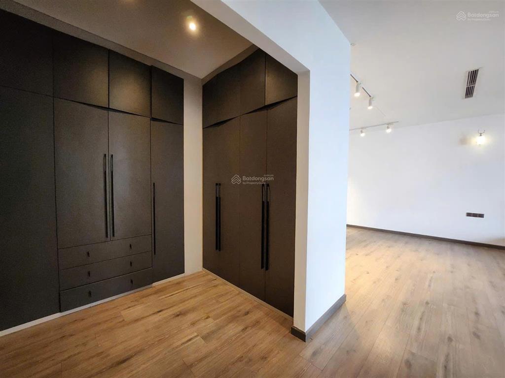 Cho thuê siêu căn hộ penthouse 494m2, thiết kế thông tầng hiếm, view sông không chắn