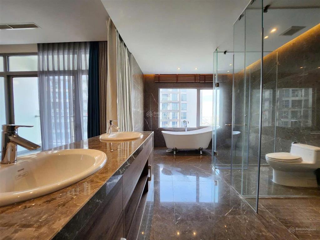 Cho thuê siêu căn hộ penthouse 494m2, thiết kế thông tầng hiếm, view sông không chắn