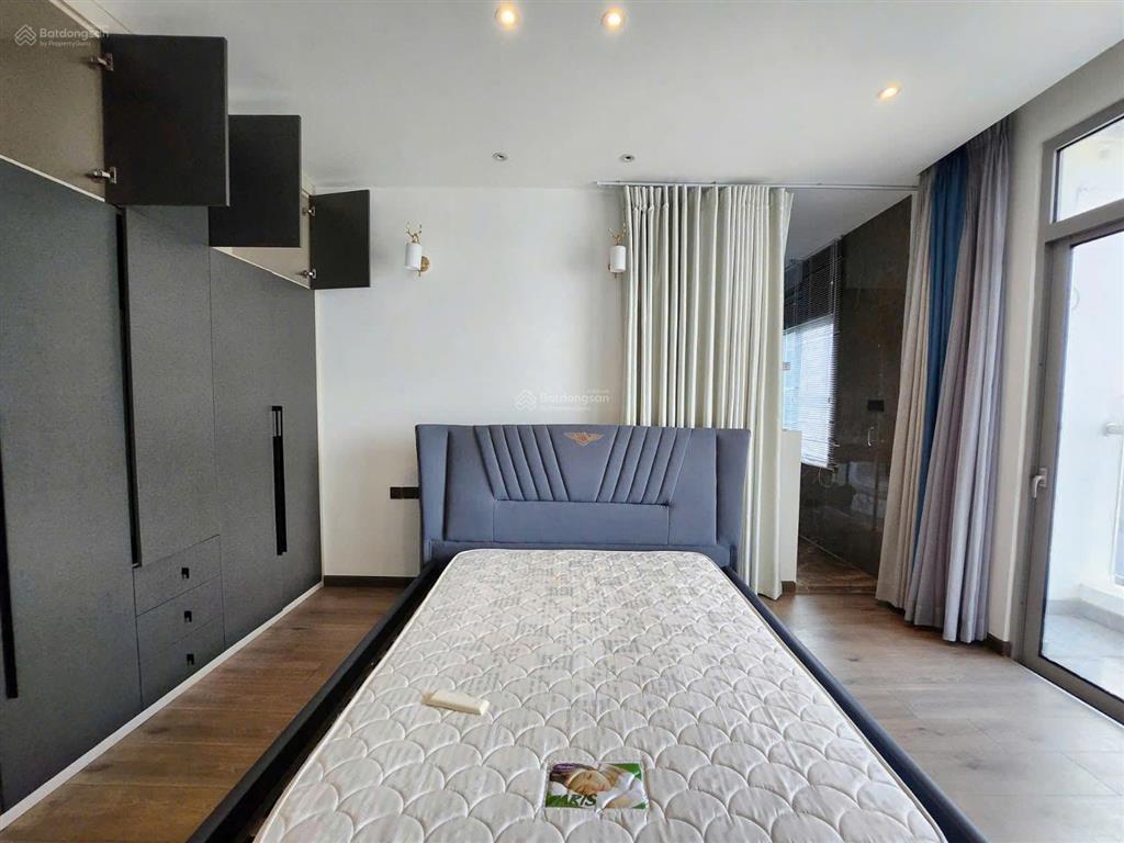 Cho thuê siêu căn hộ penthouse 494m2, thiết kế thông tầng hiếm, view sông không chắn
