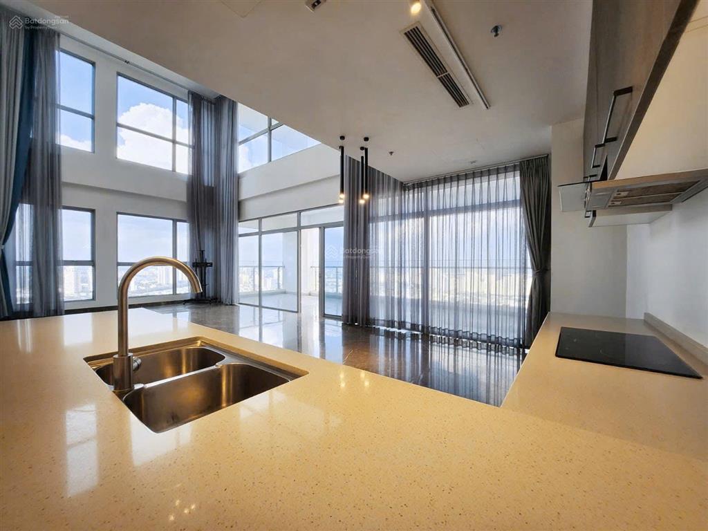 Cho thuê siêu căn hộ penthouse 494m2, thiết kế thông tầng hiếm, view sông không chắn