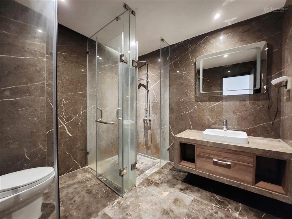 Cho thuê siêu căn hộ penthouse 494m2, thiết kế thông tầng hiếm, view sông không chắn