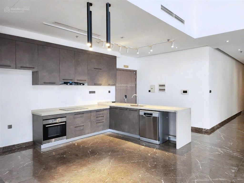 Cho thuê siêu căn hộ penthouse 494m2, thiết kế thông tầng hiếm, view sông không chắn