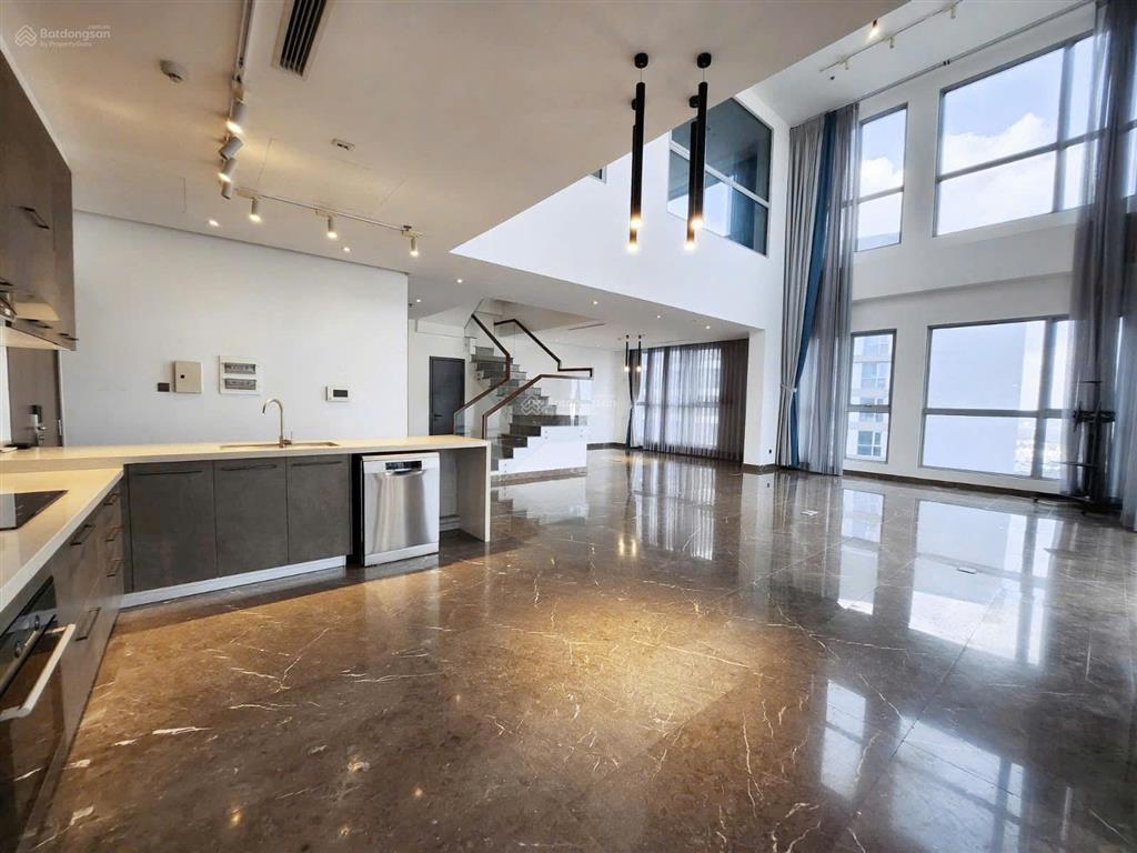 Cho thuê siêu căn hộ penthouse 494m2, thiết kế thông tầng hiếm, view sông không chắn