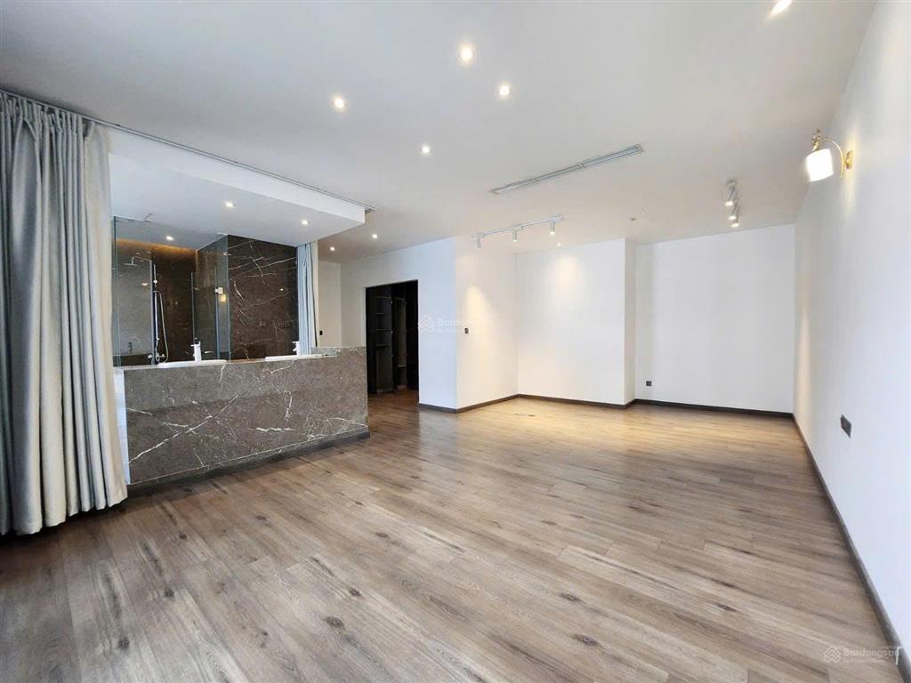 Cho thuê siêu căn hộ penthouse 494m2, thiết kế thông tầng hiếm, view sông không chắn