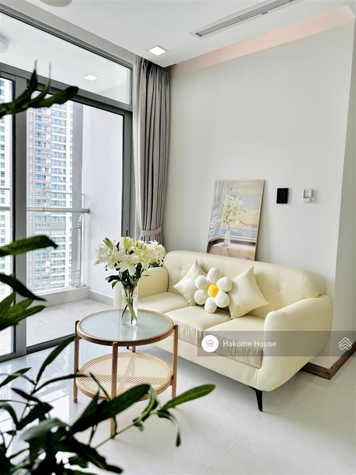 Cần bán căn 2pn 76m2 decor đẹp tòa park 6, view thành phố thoáng, sẵn sổ, giá 9.7 tỷ còn tl