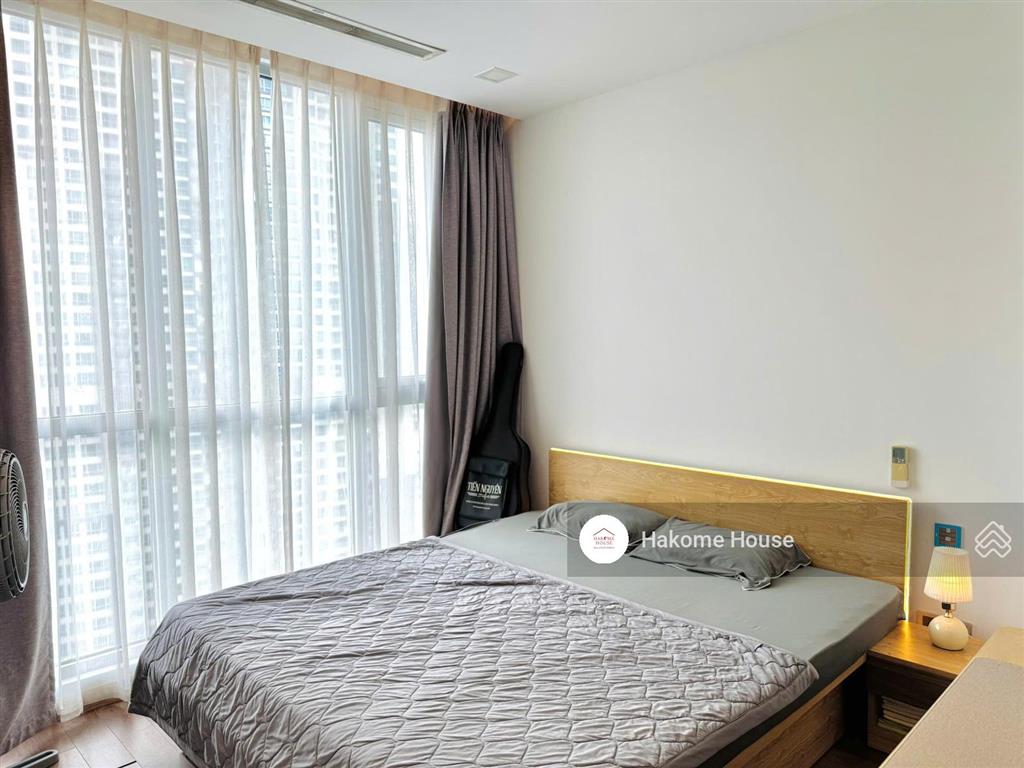 Cần bán căn 2pn 76m2 decor đẹp tòa park 6, view thành phố thoáng, sẵn sổ, giá 9.7 tỷ còn tl