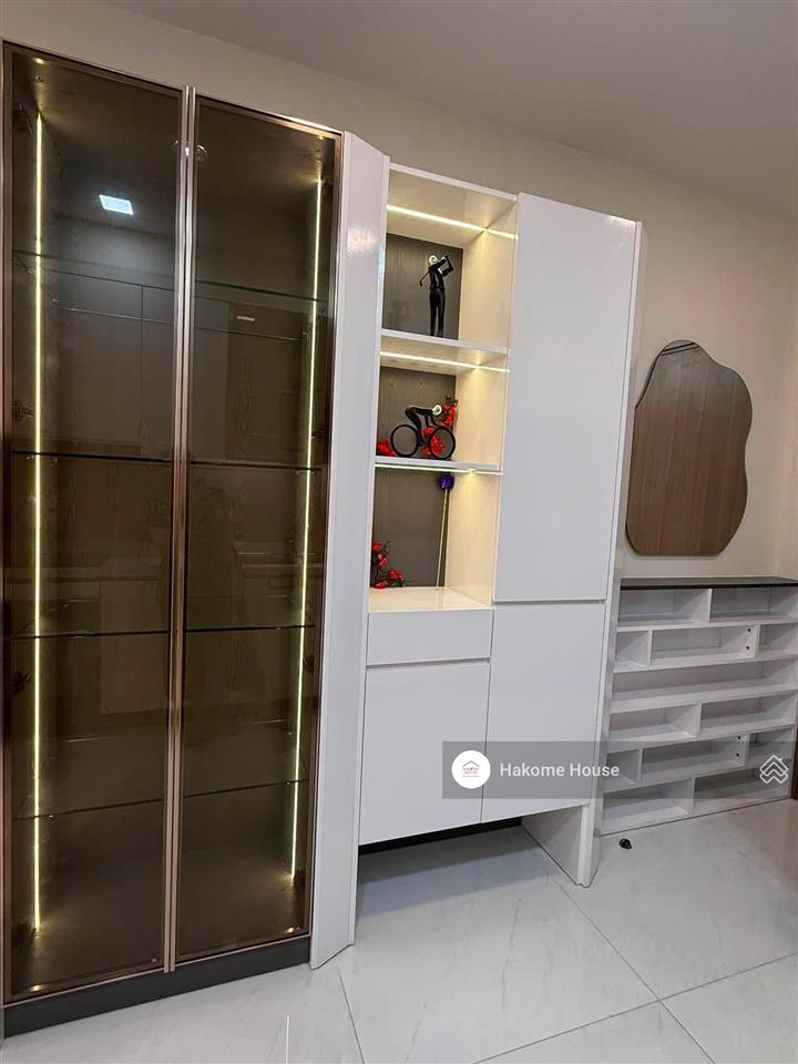 Cần bán căn hộ 2pn 75m2 full nội thất decor mới đẹp tòa park, sẵn sổ hồng sang tên nhanh
