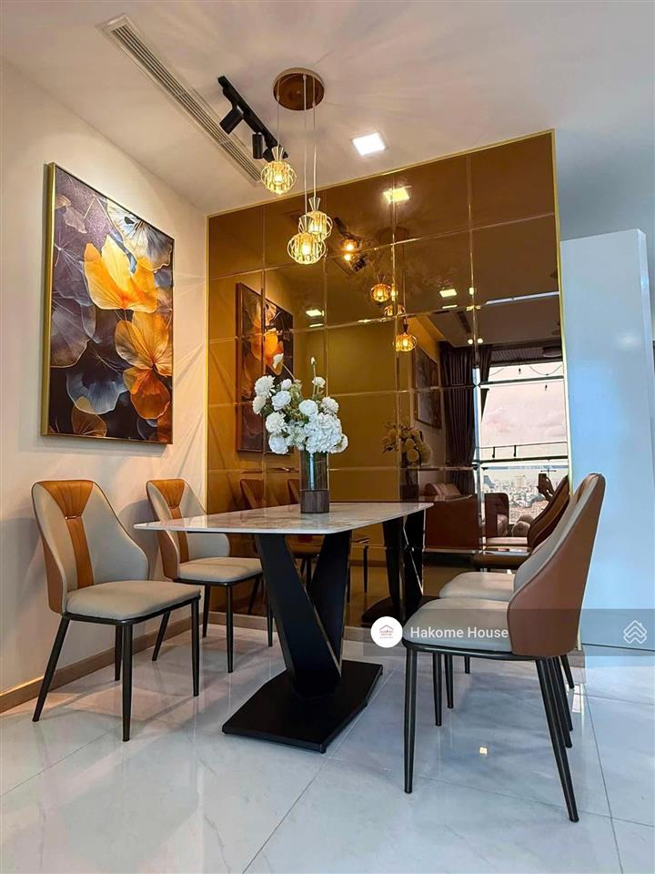 Cần bán căn hộ 2pn 75m2 full nội thất decor mới đẹp tòa park, sẵn sổ hồng sang tên nhanh