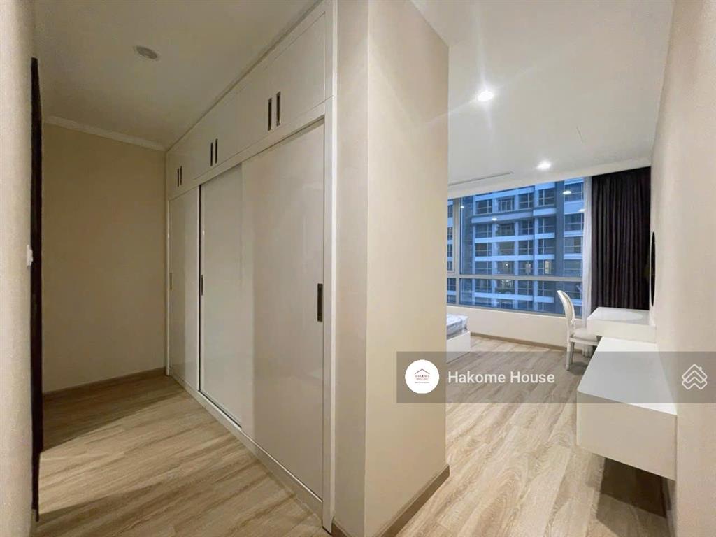 Cho thuê căn hộ 4pn 154m2 đầu hồi tòa central 1, nội thất mới 100%, dọn vào ở ngay còn thương lượng