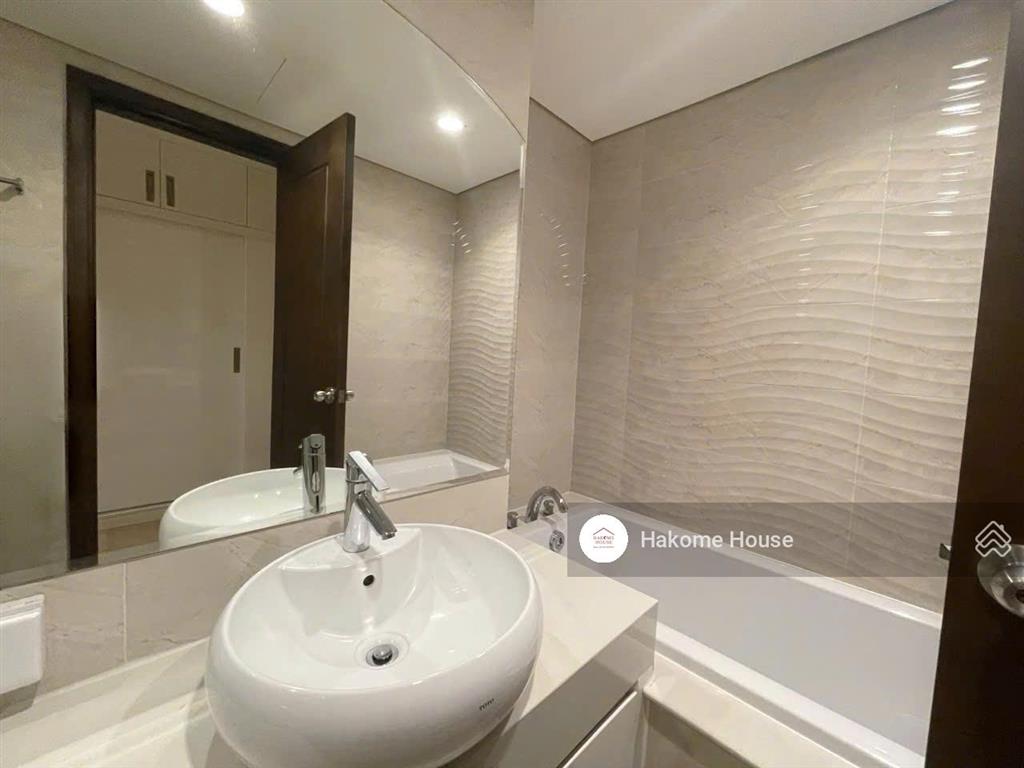 Cho thuê căn hộ 4pn 154m2 đầu hồi tòa central 1, nội thất mới 100%, dọn vào ở ngay còn thương lượng