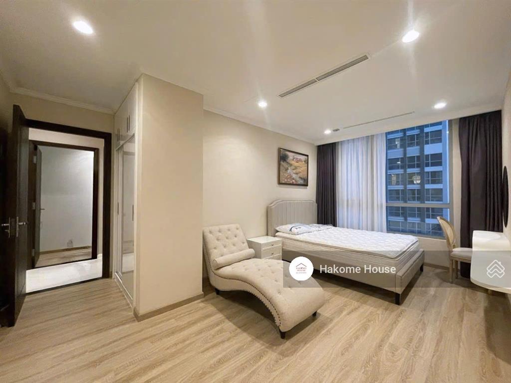 Cho thuê căn hộ 4pn 154m2 đầu hồi tòa central 1, nội thất mới 100%, dọn vào ở ngay còn thương lượng