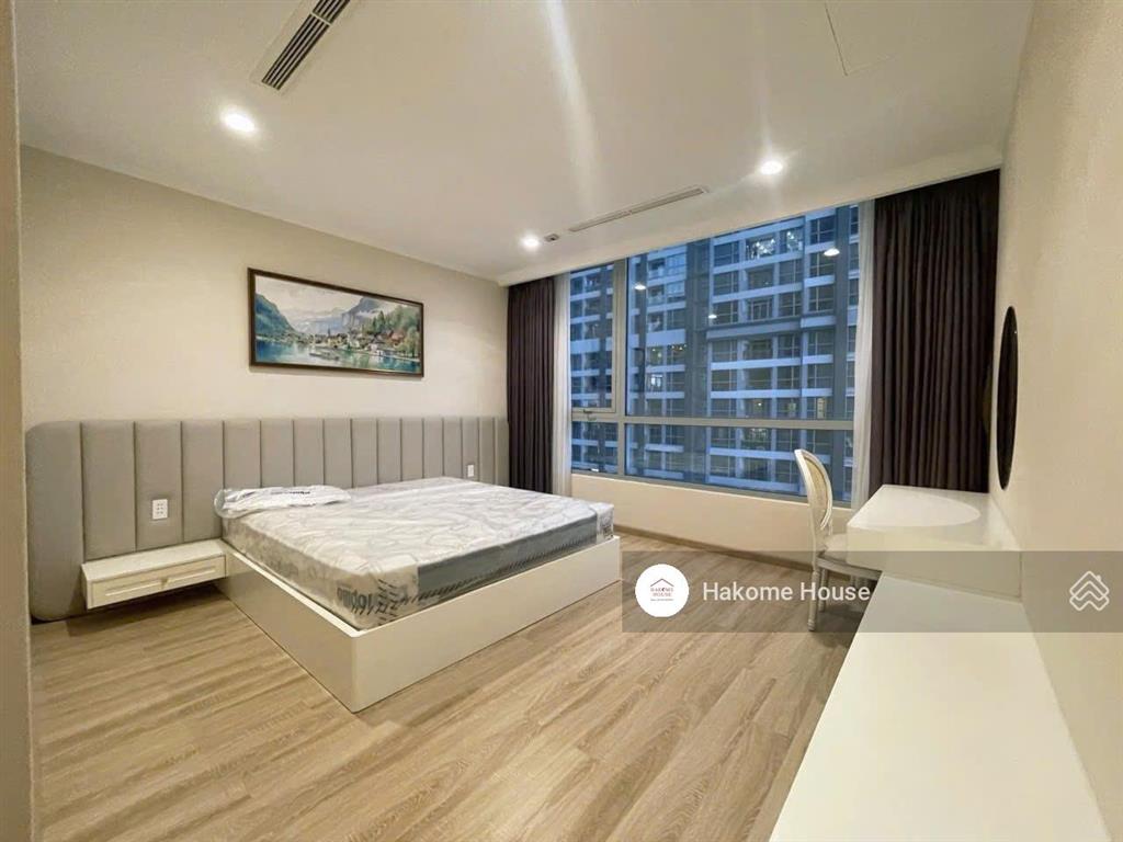 Cho thuê căn hộ 4pn 154m2 đầu hồi tòa central 1, nội thất mới 100%, dọn vào ở ngay còn thương lượng