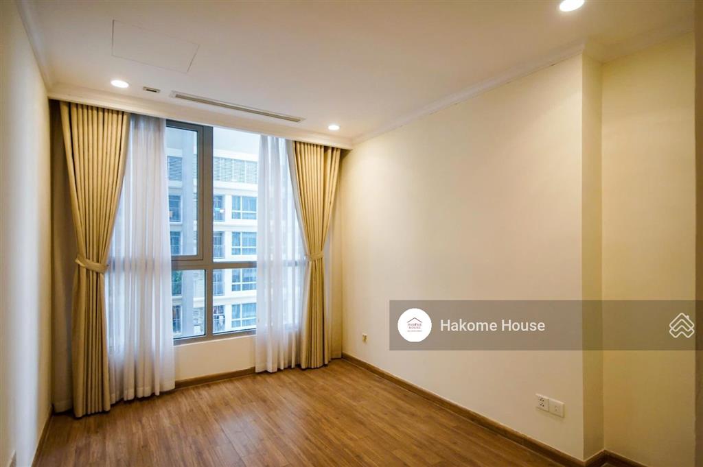 Cần bán căn hộ 2pn 82m2 tòa landmark, nội thất cơ bản dễ decor, giá tốt chỉ 8 tỷ bao hết còn tl