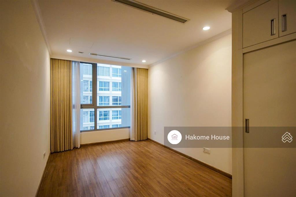 Cần bán căn hộ 2pn 82m2 tòa landmark, nội thất cơ bản dễ decor, giá tốt chỉ 8 tỷ bao hết còn tl