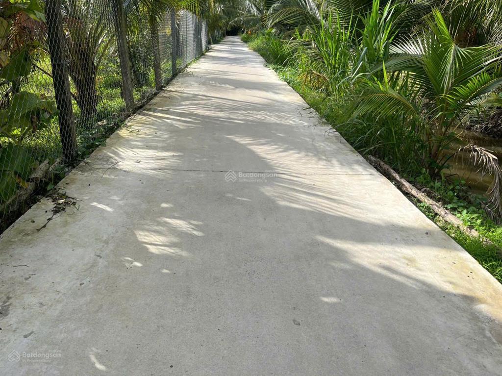 Bán rẻ 2086 m2 đất, thổ cư 810m2 mặt tiền đường bê tông ô tô 3m ba pho, gần bv đa khoa tiền giang