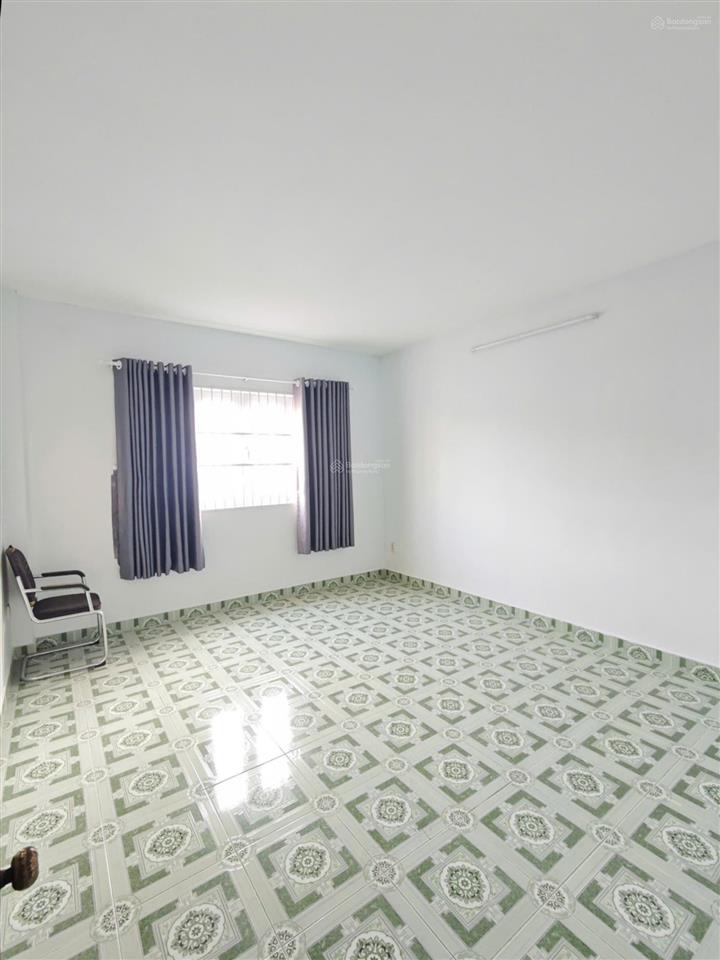 Nhà phố cho thuê 4pn + 4wc đường nội bộ trần não, xe hơi vào tận nhà, có bảo vệ đêm