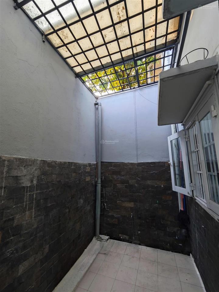 Nhà phố cho thuê 4pn + 4wc đường nội bộ trần não, xe hơi vào tận nhà, có bảo vệ đêm
