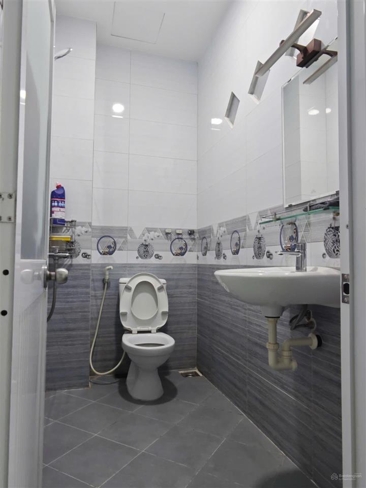 Nhà phố cho thuê 4pn + 4wc đường nội bộ trần não, xe hơi vào tận nhà, có bảo vệ đêm