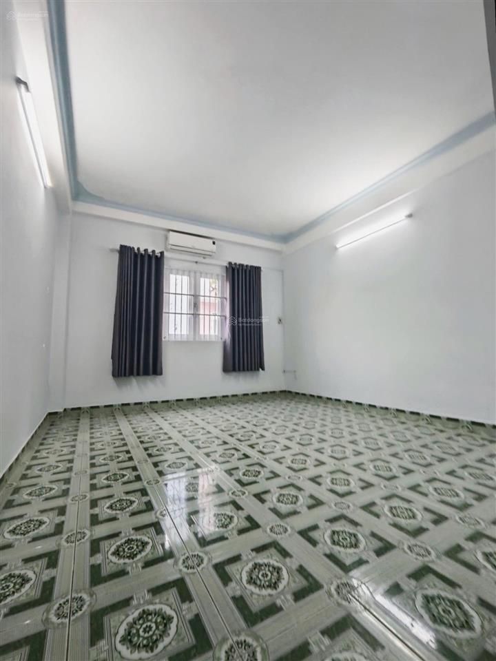 Nhà phố cho thuê 4pn + 4wc đường nội bộ trần não, xe hơi vào tận nhà, có bảo vệ đêm