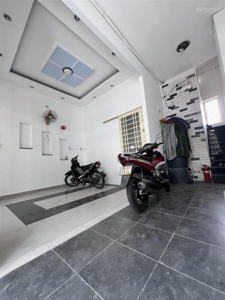 Hẻm 4m đường cách mạng tháng tám q3