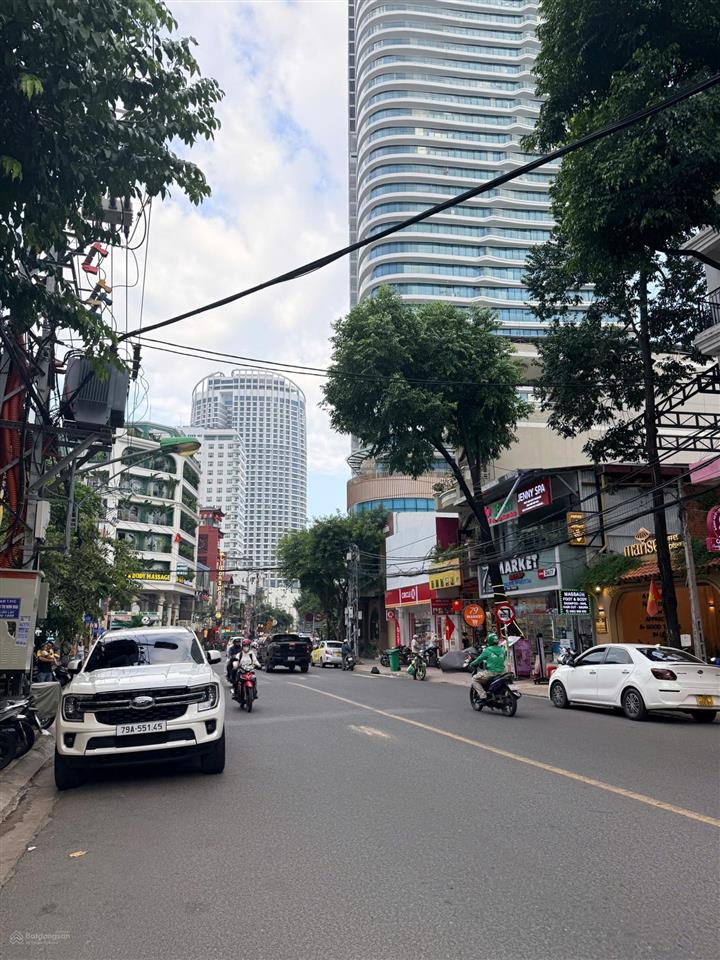 Bán nhà mt nguyễn thị minh khai nha trang 6 tầng thang máy 19 phòng, khai thác dòng tiền 285tr/m2