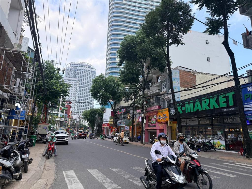 Bán nhà mt nguyễn thị minh khai nha trang 6 tầng thang máy 19 phòng, khai thác dòng tiền 285tr/m2