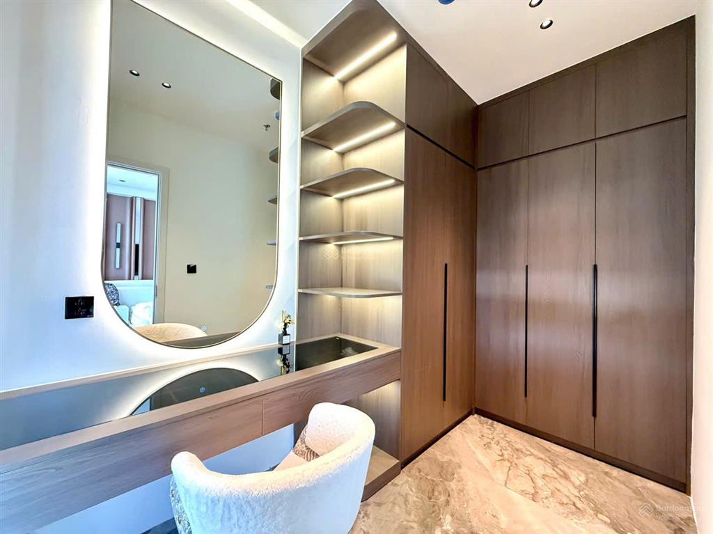 Bán tòa nhà sản phẩm triệu đô dòng tiền khai thác sẵn nha trang 1 hầm 6 tầng hđ thuê 135tr/tháng.