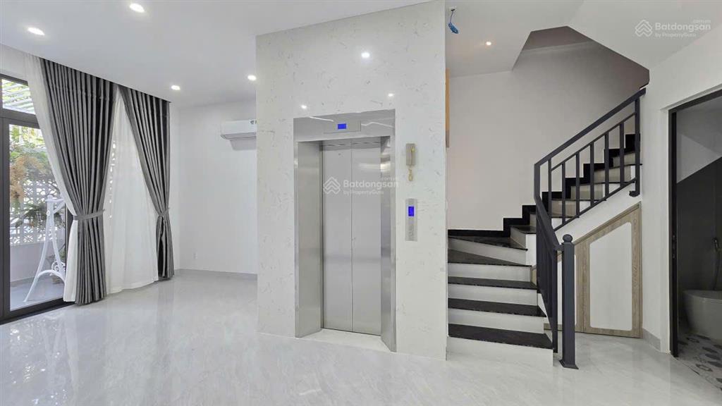 Bán nhà mặt phố 4 tầng nha trang thiết kế hiện đại có thang máy hướng tây nam 14.6 tỷ thương lượng.