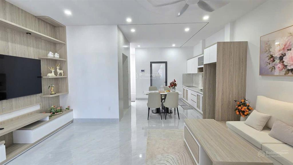 Bán nhà mặt phố 4 tầng nha trang thiết kế hiện đại có thang máy hướng tây nam 14.6 tỷ thương lượng.