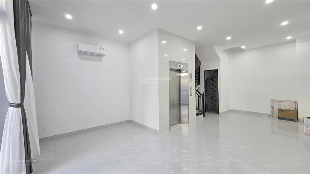 Bán nhà mặt phố 4 tầng nha trang thiết kế hiện đại có thang máy hướng tây nam 14.6 tỷ thương lượng.
