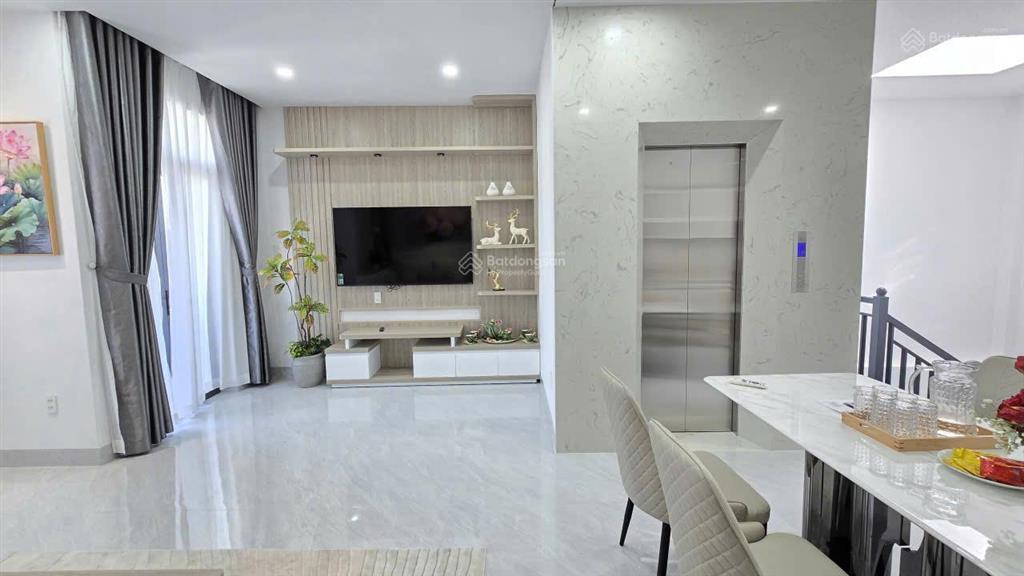 Bán nhà mặt phố 4 tầng nha trang thiết kế hiện đại có thang máy hướng tây nam 14.6 tỷ thương lượng.