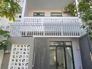 Bán nhà mặt phố 4 tầng nha trang thiết kế hiện đại có thang máy hướng tây nam 14.6 tỷ thương lượng.
